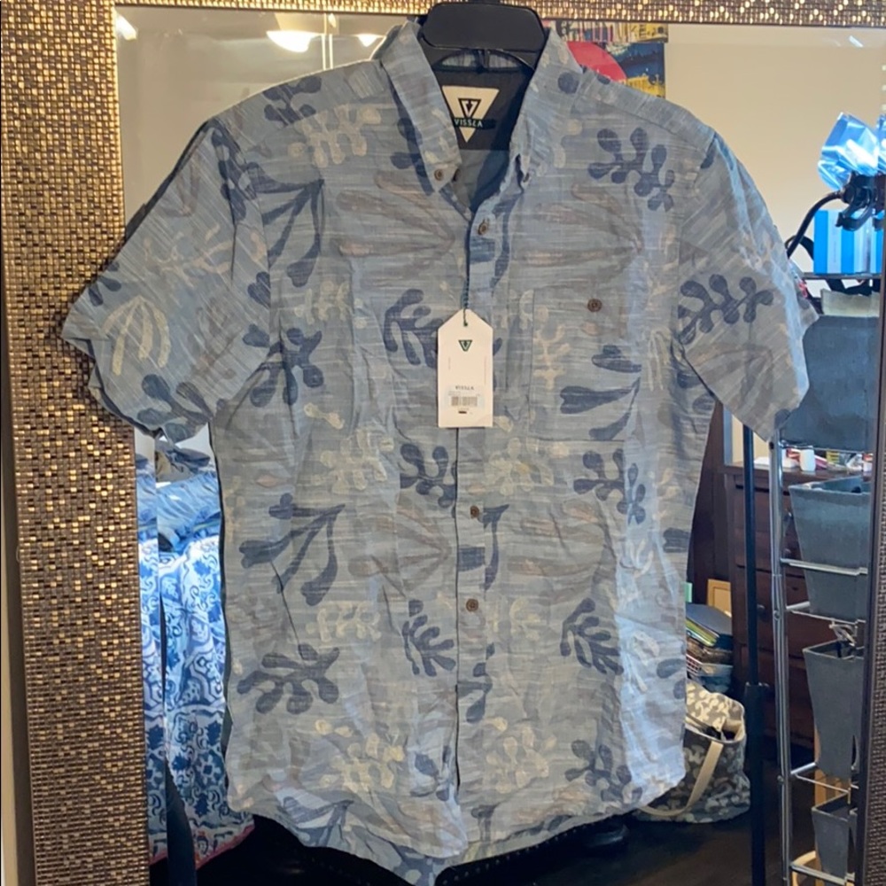 Large Men’s Vissla Button Down Shirt NWT